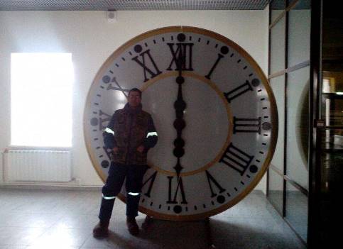 Башенные часы диаметром 2,7 м